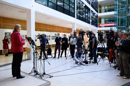 Als SPD-Chefin verkündet Bärbel Bas den Start der Sozialstaatskommission ihrer Partei.