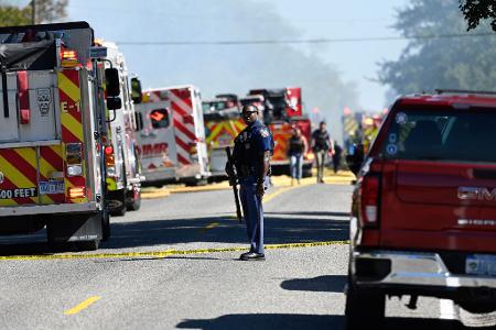 Zahlreiche Rettungskräfte waren nach Schüssen und einem Feuer in einer Kirche in Michigan im Einsatz. 