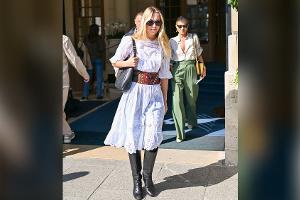 Lila Moss feiert 23. Geburtstag mit Mutter Kate und Freund in Paris