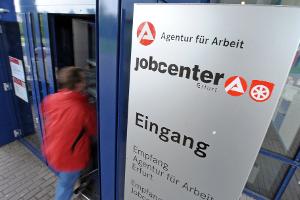 Beschäftigte von Jobcentern und anderen Behörden mit Kundenkontakt haben oft Sorge vor Übergriffen. (Archivfoto)