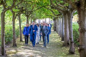 Das Kabinett will die Stimmung in Deutschland drehen.