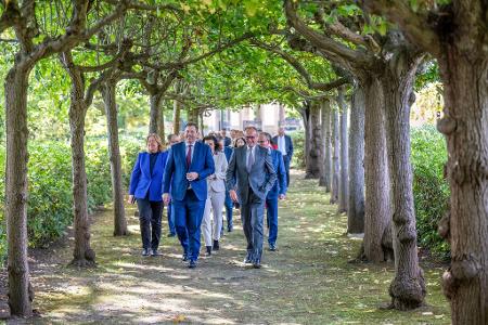 Das Kabinett will die Stimmung in Deutschland drehen.