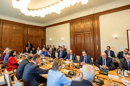 Im Tagungsraum galt Handyverbot. 