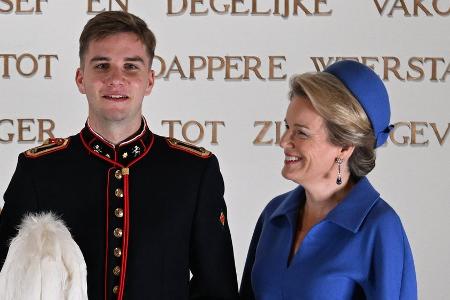 Königin Mathilde ist stolz: Prinz Gabriel als Offizier vereidigt