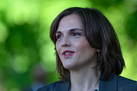 Die Ostbeauftragte Elisabeth Kaiser sagt: 