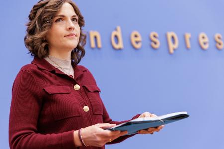 Elisabeth Kaiser wurde kurz vor der Vereinigung in Ostdeutschland geboren.