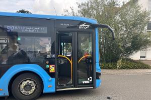 Beschädigter Schulbus