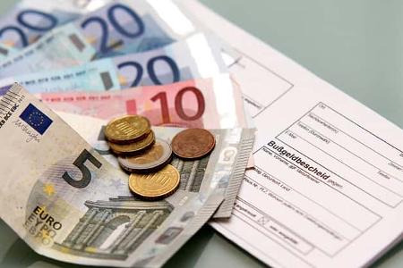 Pünktlich zum Beginn der Urlaubssaison warnt der Verband für bürgernahe Verkehrspolitik e.V. (VFBV) davor, die bei den europäischen Nachbarn oft drastisch höheren Bußgelder nicht zu unterschätzen.