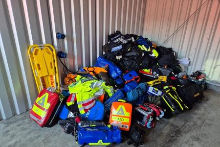 Im Rahmen der heutigen Wohnungsdurchsuchung konnten umfangreiche Beweismittel (über 300 Teile) sichergestellt werden.