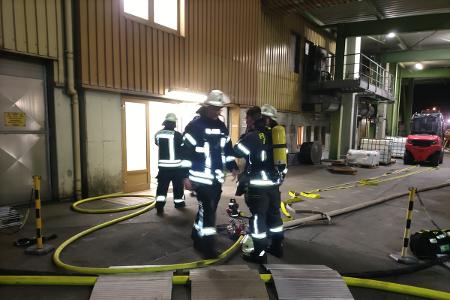 Brand in Chemiebetrieb in Arnsberg-Bruchhausen