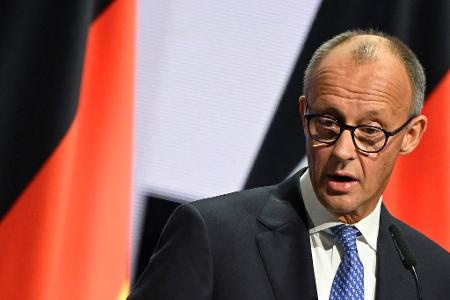 Bundeskanzler Merz wendet sich zum Tag der Einheit in einer sehr grundsätzlichen Rede an die Deutschen. 