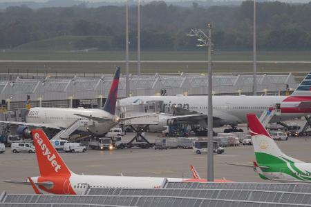 Reisende müssen aber weiter mit Verzögerungen rechnen.