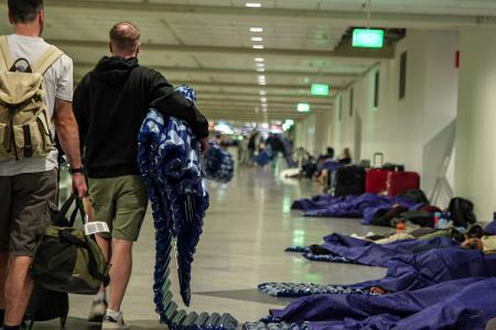 Rund 6.500 Menschen waren von den ausgesetzten Starts und Landungen am Münchner Flughafen betroffen.