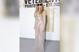 Heidi Klum zeigt sich in durchsichtigem Kleid und mit Grillz