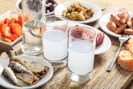 Ouzo und Vorspeisen Ouzo und Vorspeisen