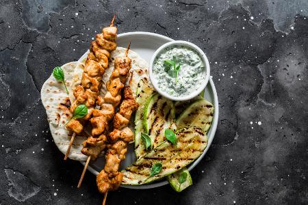 Souvlaki mit Tsatsiki Souvlaki mit Tsatsiki