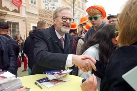 Das Mitte-Rechts-Bündnis des Ministerpräsidenten Petr Fiala liegt nach Teilergebnissen deutlich zurück. (Archivbild)