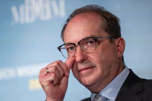 Bundesinnenminister Alexander Dobrindt will beim Thema Migration weiter Druck machen und die europäische Asylpolitik "schärfen und härten" - konkrete Ergebnisse gab es beim Treffen mit seinen Amtskollegen in München aber keine. 