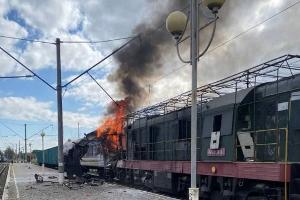 Viele Passagiere wurden bei dem Angriff auf einen Bahnhof in Schostka verletzt.