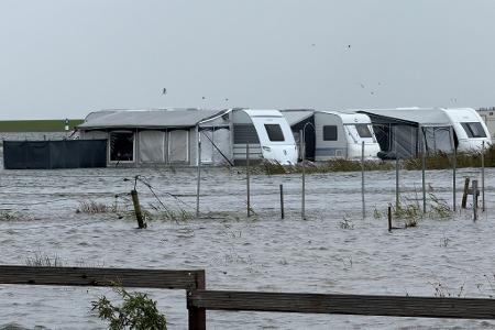 Sturmtief trifft Norderney – Wohnwagen überflutet