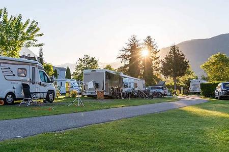 Stellflächen, Camping, Wohnmobile, Sonnenuntergang Stellflächen, Camping, Wohnmobile, Sonnenuntergang