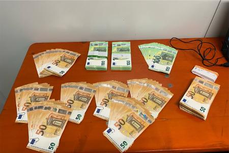 31.000 Euro nicht angegeben: Ab 10.000 muss dem Zoll gemeldet werden