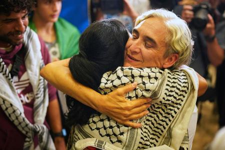 In Spanien wurden die Aktivisten mit Jubel und Gesängen empfangen.