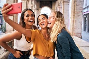 Instagram feiert 15. Geburtstag: Erst Süßigkeiten, dann ein Mega-Deal