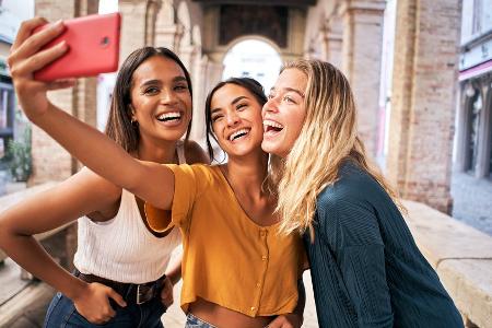 Instagram feiert 15. Geburtstag: Erst Süßigkeiten, dann ein Mega-Deal Instagram feiert 15. Geburtstag: Erst Süßigkeiten, dann ein Mega-Deal