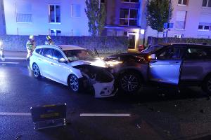 Autos stießen frontal zusammen