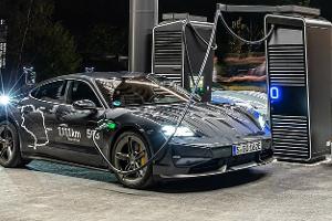 Porsche Taycan Facelift Schnellladesäule Laden Aufladen Tanken