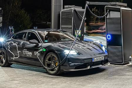 Porsche Taycan Facelift Schnellladesäule Laden Aufladen Tanken