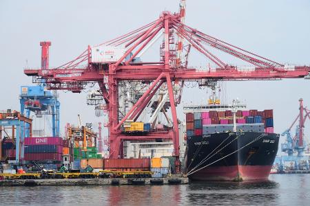 Die WTO rechnet mit einer deutlichen Abkühlung beim Wachstum des Welthandels 2026. (Symbolbild) Die WTO rechnet mit einer deutlichen Abkühlung beim Wachstum des Welthandels 2026. (Symbolbild)