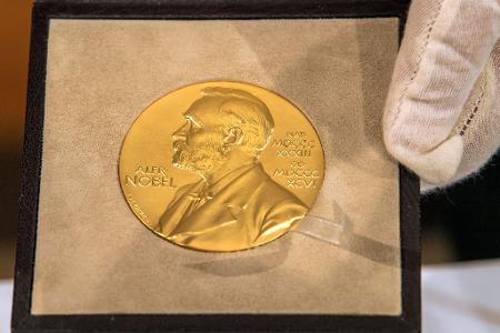 Die Vorderseite der Nobel-Medaille zeigt den Preisstifter Alfred Nobel. (Archivbild) 