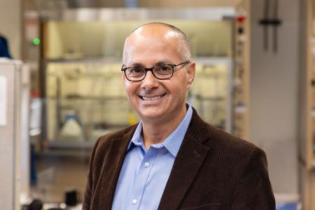 Omar Yaghi ist einer von drei Wissenschaftlern, die den Nobelpreis für Chemie 2025 erhalten.