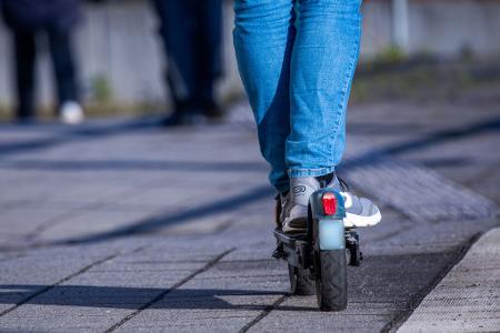 Neue E-Scooter sollen ab dem Jahr 2027 verpflichtend mit Blinkern ausgerüstet sein.
