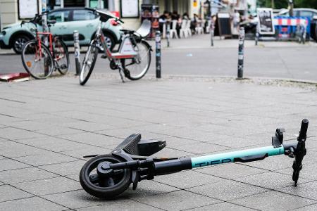  2024 ist die Zahl der Unfälle von E-Scootern mit Verletzten oder Toten stark gestiegen. (Archivfoto)