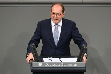 Innenminister Dobrindt warnt vor Anreizen für illegale Migration.