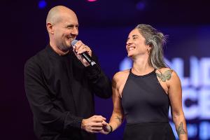 Premiere bei "Holiday on Ice": Oli.P singt, Ehefrau Pauline tanzt