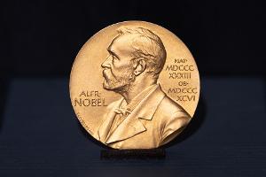 Die Nobelmedaille des deutschen Schriftstellers Günter Grass. (Archivbild)