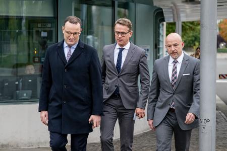 Spitzentrio der Union: Jens Spahn (CDU), Carsten Linnemann (CDU) und Alexander Hoffmann (CSU) schlendern zum Koalitionsausschuss.