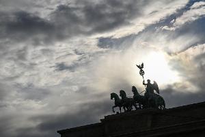 Die Gefühlslage der Nation ist nach Einschätzung des Psychologen Stephan Grünewald derzeit schwierig und stark von Verdrängung geprägt. (Archivbild)