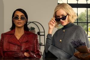 Kim Kardashian, Naomi Watts und Sarah Paulson spielen Rosenkrieg