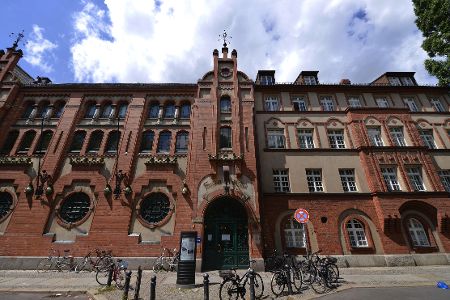 Außenansicht vom Stadtbad Charlottenburg in Berlin