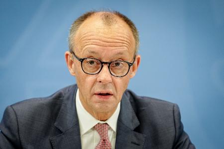 Es gebe die Chance, dass noch in dieser Woche die verbliebenen israelischen Geiseln von der Terrororganisation Hamas freigelassen würden und es dann auch zu einem Rückzug der israelischen Armee im Gazastreifen kommt, sagte Merz. Es gebe die Chance, dass noch in dieser Woche die verbliebenen israelischen Geiseln von der Terrororganisation Hamas freigelassen würden und es dann auch zu einem Rückzug der israelischen Armee im Gazastreifen kommt, sagte Merz.