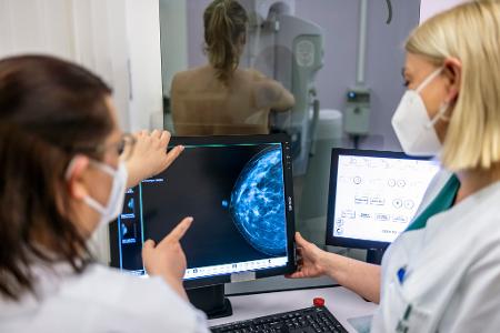 Andalusien in Südspanien wird derzeit von einem Skandal um Fehler bei der Früherkennung von Brustkrebs erschüttert. Tausende Frauen erhielten ihre teils verdächtigen Befunde erst mit monatelanger Verzögerung. (Illustration) Andalusien in Südspanien wird derzeit von einem Skandal um Fehler bei der Früherkennung von Brustkrebs erschüttert. Tausende Frauen erhielten ihre teils verdächtigen Befunde erst mit monatelanger Verzögerung. (Illustration)