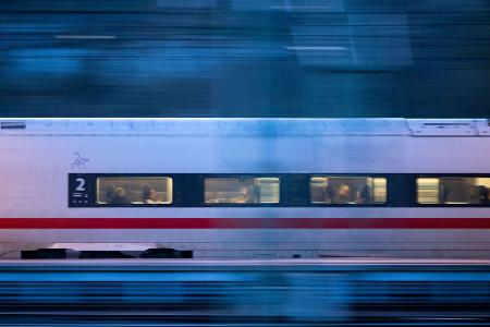Die Ticketpreise bei der Bahn bleiben nach dem Fahrplanwechsel Mitte Dezember überraschend stabil. (Archivbild) Die Ticketpreise bei der Bahn bleiben nach dem Fahrplanwechsel Mitte Dezember überraschend stabil. (Archivbild)