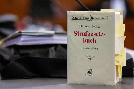 Wenn es nach dem Willen der Staatsanwaltschaft Braunschweig geht, sollen Vergewaltigungsvorwürfe gegen den Maddie-Verdächtigen in Göttingen neu verhandelt werden. (Archivbild)  Wenn es nach dem Willen der Staatsanwaltschaft Braunschweig geht, sollen Vergewaltigungsvorwürfe gegen den Maddie-Verdächtigen in Göttingen neu verhandelt werden. (Archivbild)