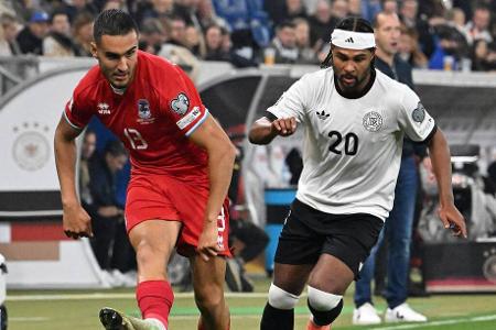 Serge Gnabry (bis 68.) - Note: 1,5 - Stach immer wieder in die Zwischenträume der gegnerischen Kette und strahlte durchgängig die größte Torgefahr im DFB-Team aus. Bekam einen Treffer aberkannt, holte danach den Elfmeter heraus und netzte schließlich abgezockt zum 3:0 ein. Auch in der Defensivarbeit einer der Besten.