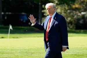 Trump kündigt zusätzliche Zölle für China in Höhe von 100 Prozent an. 